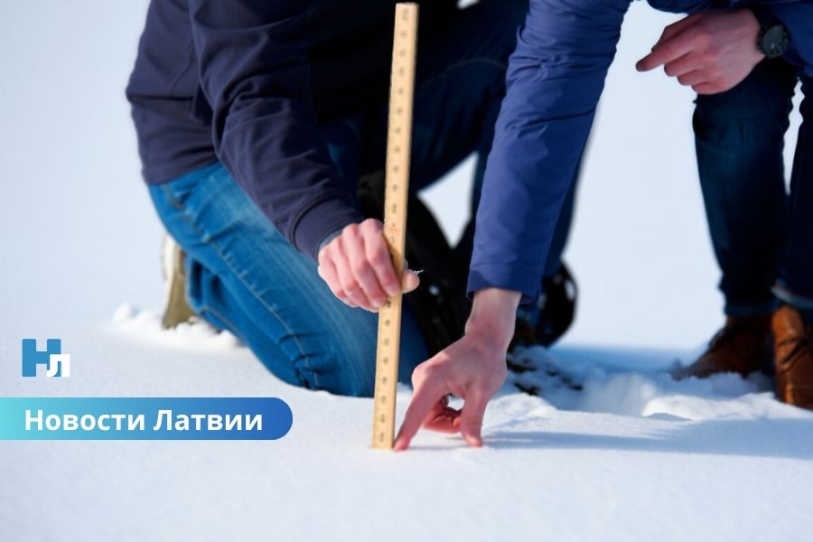 Смена погоды: в Латвии в среду местами прогнозируют до 4 см снега.