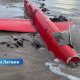На пляже Лиепаи обнаружен подозрительный объект, похожий на дрон: полиция и армия проверяют находку.