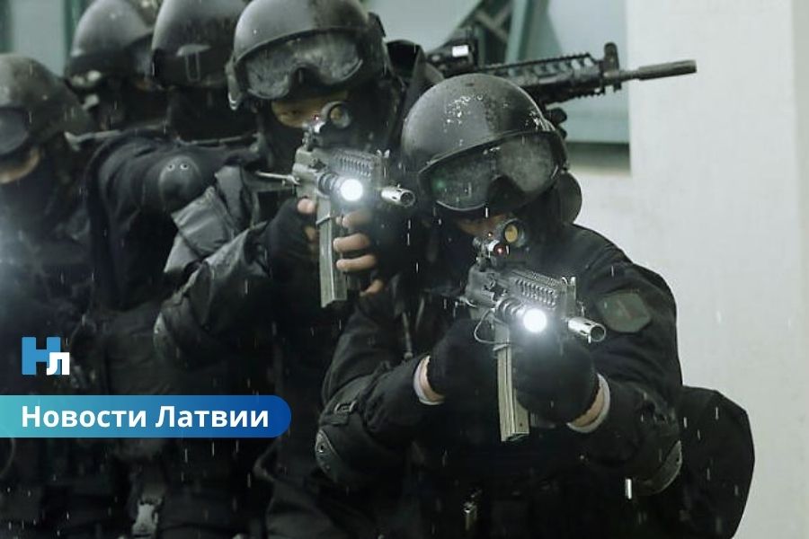 В Риге задержаны двое наркодилеров: изъяты кокаин, марихуана и тысячи евро наличными.