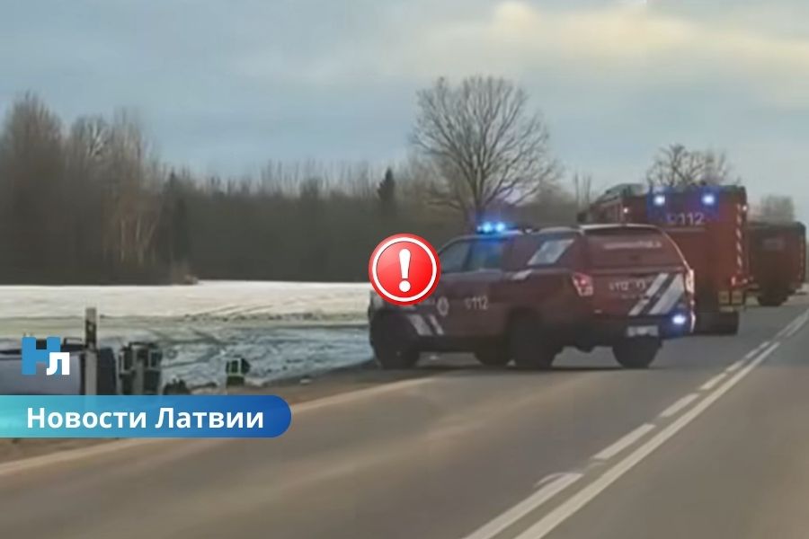 ВИДЕО ⟩ трагическое начало зимы в Латвии: в Салдусском крае ДТП - погибли три человека.