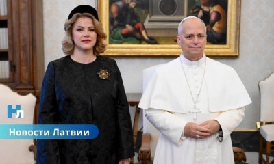 Силиня встретилась с Папой Римским Львом XIV и вручила символичный подарок от Латвии.