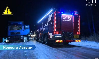 ВИДЕО: Грузовик с живым скотом застрял на льду на 16 часов — спасательные службы не сразу согласились помогать.