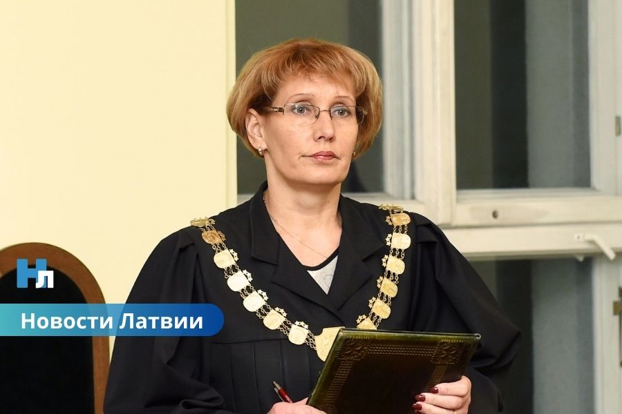 ❄️В Латвии парализовано движение: снег, гололёд и ледяной дождь осложнили ситуацию на дорогах.