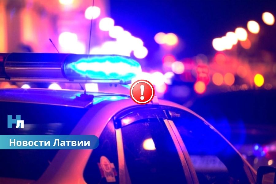 ВИДЕО ⟩ В Риге автомобиль рухнул в Даугаву между Каменным и Вантовым мостами.