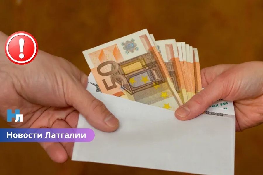 В Латгалии мошенники, представившись полицейскими, выманили у женщины более 10 тысяч евро.