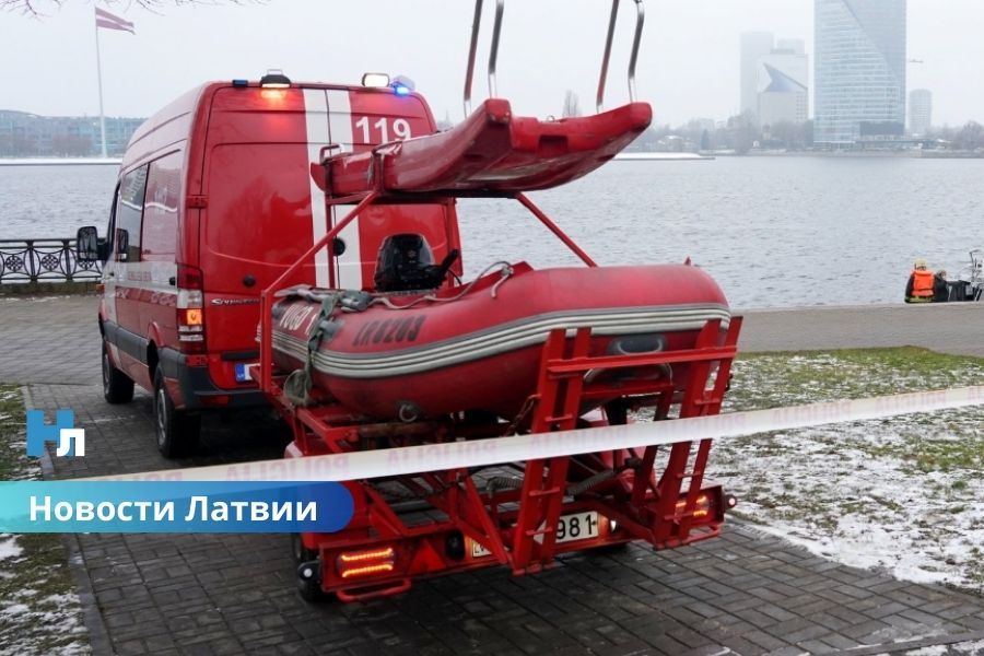 Пять часов поисков под водой: спасатели нашли машину с погибшим.