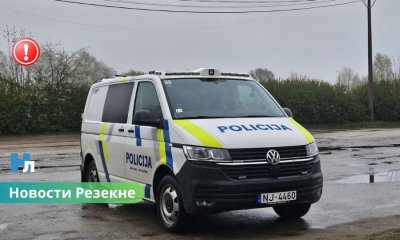 В Резекненском крае машина съехала в пруд: водитель не выжил.