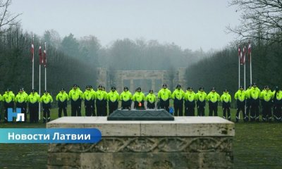 Будущие полицейские Латвии дали присягу на Братском кладбище: 194 кадета пообещали служить обществу и государству.