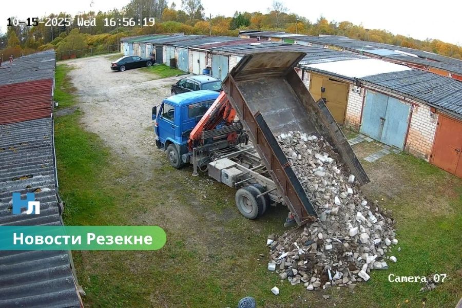 🚨 Полиция наказывает жителей Резекне за выброс мусора в неположенных местах.