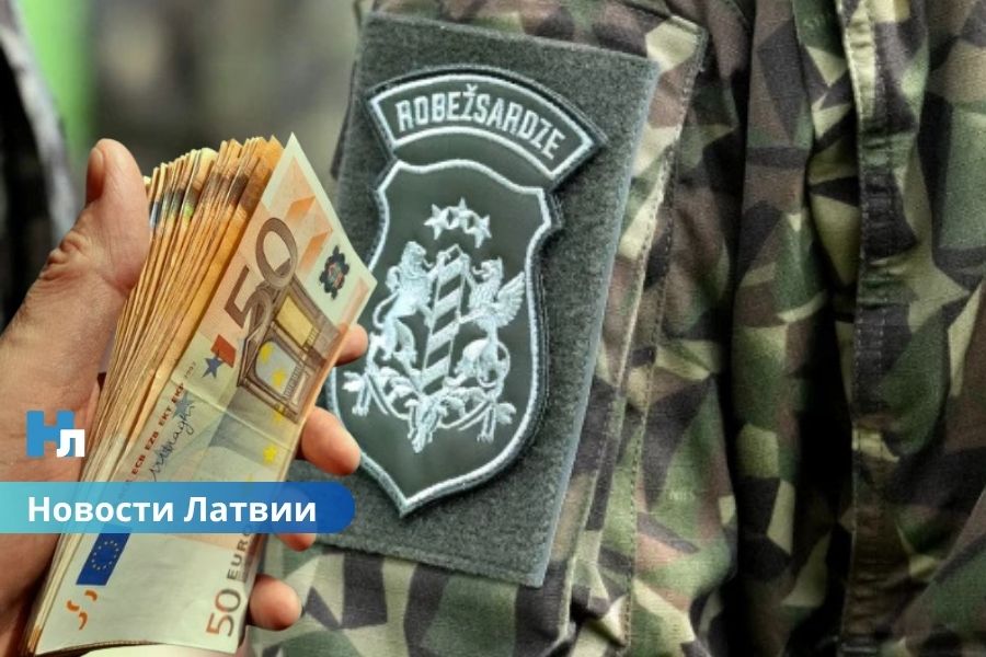 Хотели пересечь границу без очереди: украинка и казахстанец попытались подкупить латвийских пограничников.