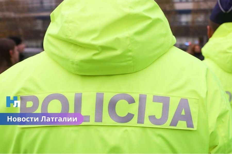 Полиция расследует смерть мужчины в Аугшдаугавском крае; задержан возможный виновник.