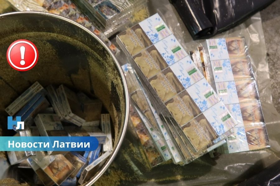 Таможенники задержали 3,5 млн контрабандных сигарет: груз маскировали опилками.