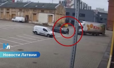 Курьер наклеил символ Z на чужой автомобиль: полиция раскрыла наказание только после вмешательства СМИ.