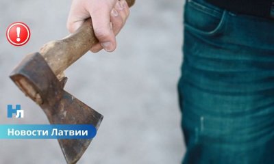 Мужчина атаковал полицейских холодным оружием — возбуждено уголовное дело.