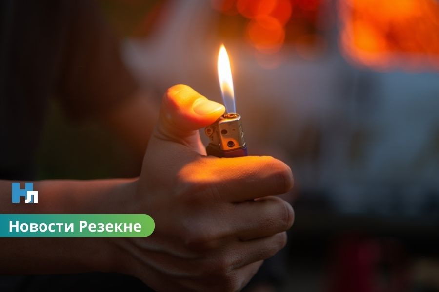 Поджог машины в Резекне: расследование завершено, дело передано в прокуратуру.