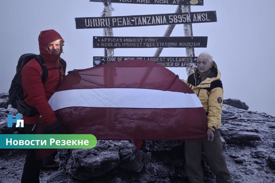 ФОТО: депутат Резекненской думы Язеп Корсак поднялся на вершину Килиманджаро.