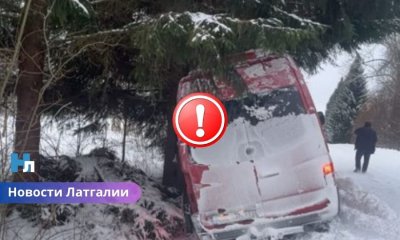 Фото исчезли, полиция не в курсе: ДТП со школьниками в Латгалии.