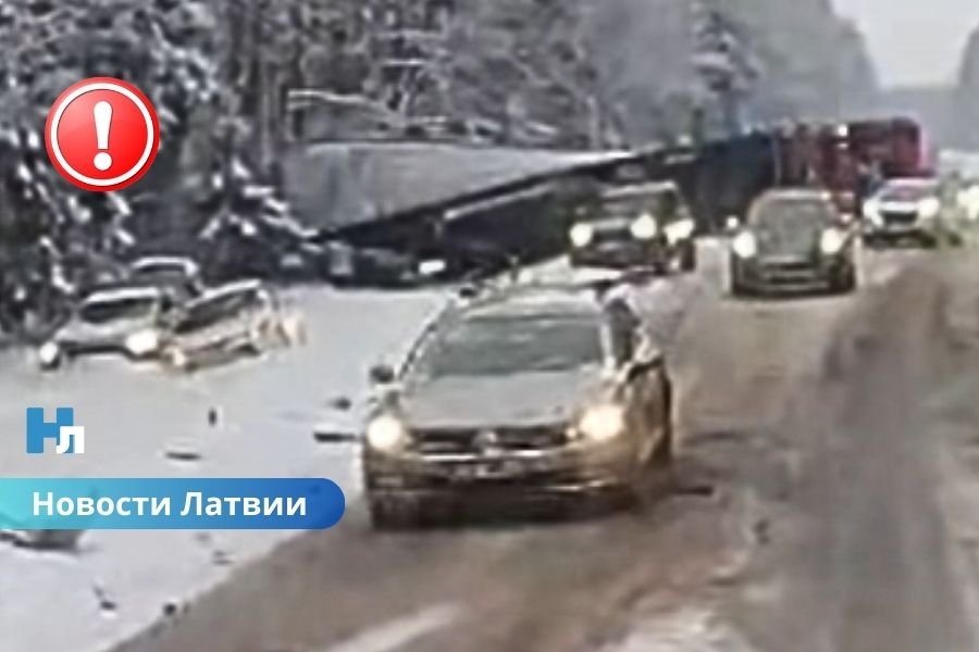 Снежная трагедия: в массовом ДТП в Тукумском крае погибли три человека.