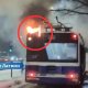 🚎ВИДЕО⟩ в Риге загорелся троллейбус: транспортный коллапс, снег и пробки — что происходит на дорогах.