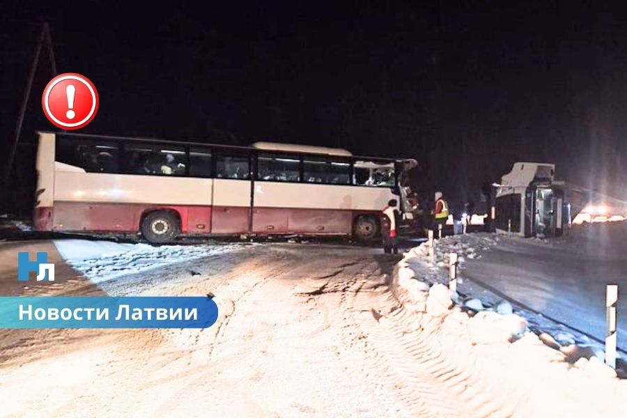 🚨 Крупное ДТП на Лиепайском шоссе: автобус столкнулся с грузовиком, движение ограничено.