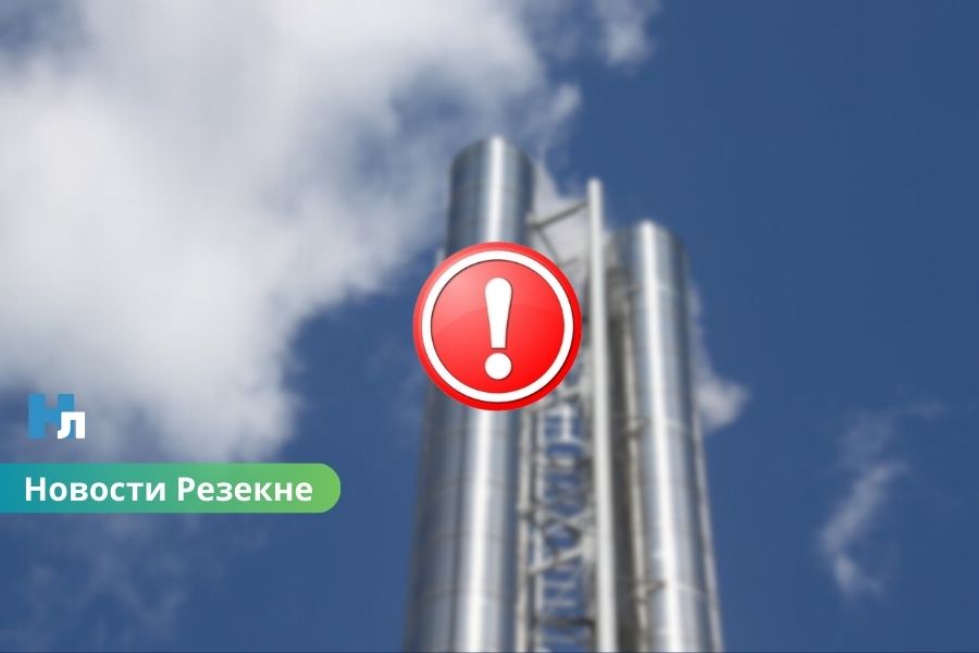 Авария на теплотрассе в Резекне: десятки зданий временно останутся без отопления.