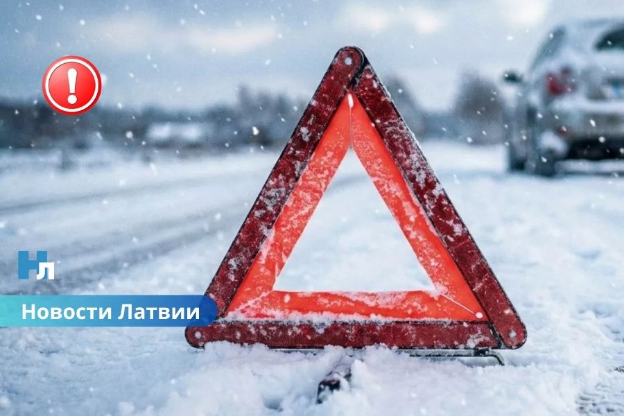 Серьёзное ДТП под Елгавой: пять пострадавших, движение на трассе было заблокировано.