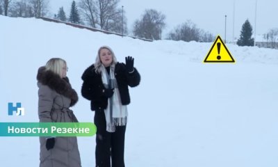 ВИДЕО: В Резекне девушка, катаясь с горки, оказалась в реке — вопрос безопасности вновь обсуждают жители.