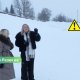 ВИДЕО: В Резекне девушка, катаясь с горки, оказалась в реке — вопрос безопасности вновь обсуждают жители.