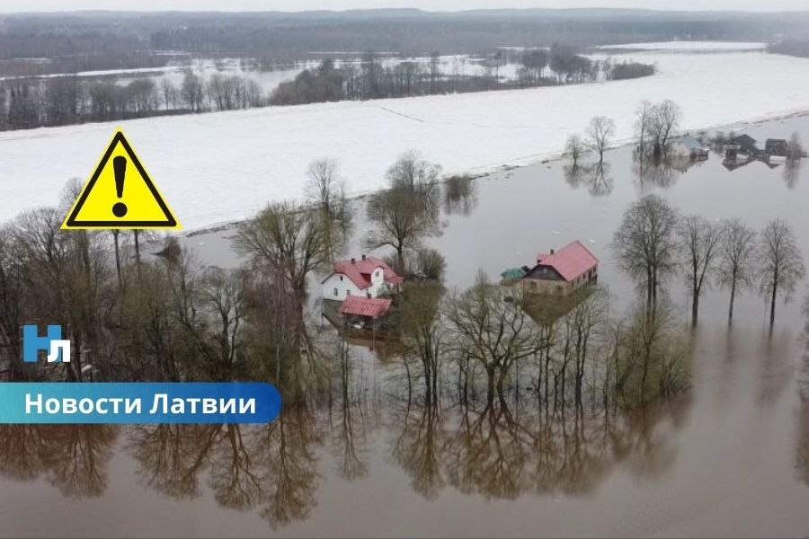 Половодье в Латвии усиливается: уровень воды в реках продолжает расти.