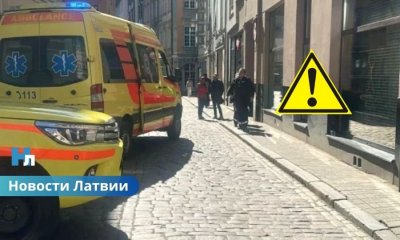 кстренные службы в Старой Риге: женщина выпала из окна и осталась жива.