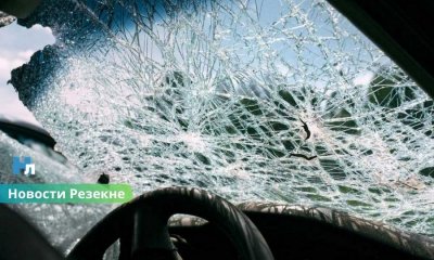 Смертельная авария в Резекненском крае: есть погибший и пострадавшие.