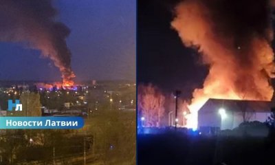 Крупный пожар в Румбуле продолжают тушить: спасатели работают на месте уже несколько суток.