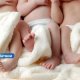 В Латвии еще одна семья получит 15 000 евро после рождения тройни: сколько таких выплат уже было?