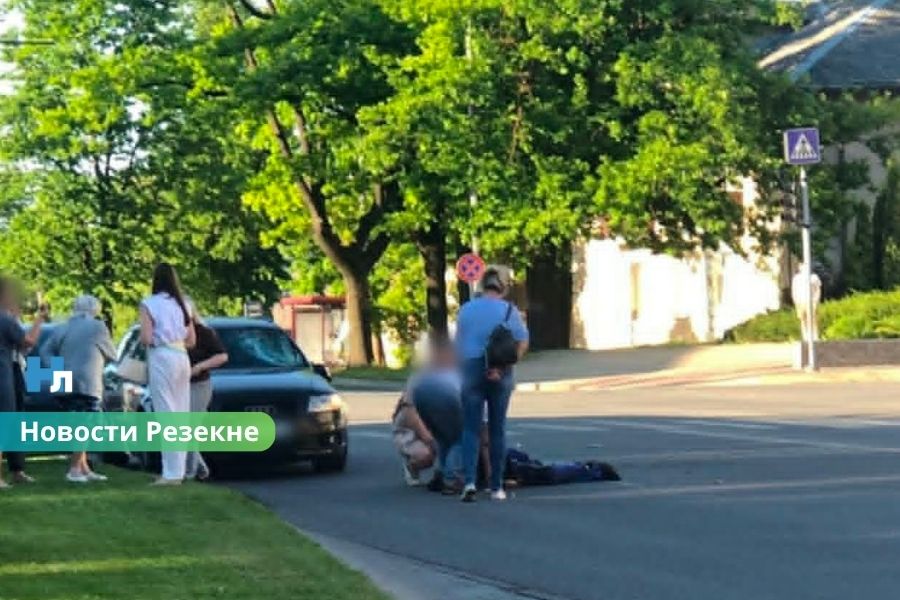 В Резекне автомобиль Audi сбил пешехода: полиция начала расследование обстоятельств ДТП.