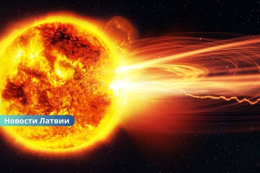 После мощнейшей вспышки на Солнце Землю может накрыть сильная магнитная буря: возможны сбои связи и яркие полярные сияния.
