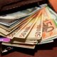 Литва повышает минимальную зарплату до 1245 евро: насколько увеличится разрыв с Латвией.