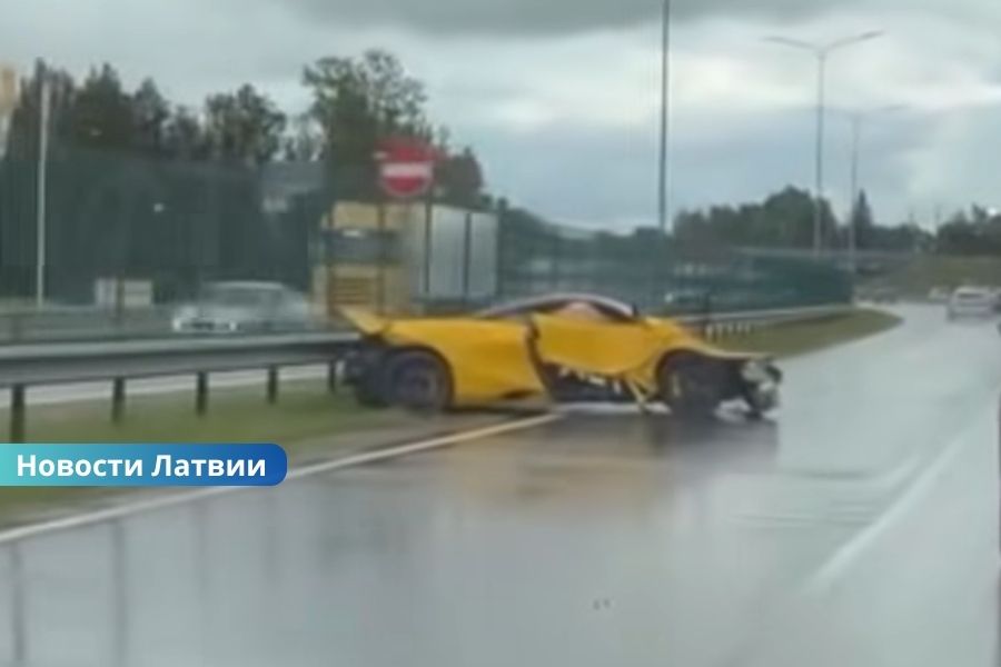 ВИДЕО: На Юрмальском шоссе разбился суперкар McLaren стоимостью более 150 тысяч евро.