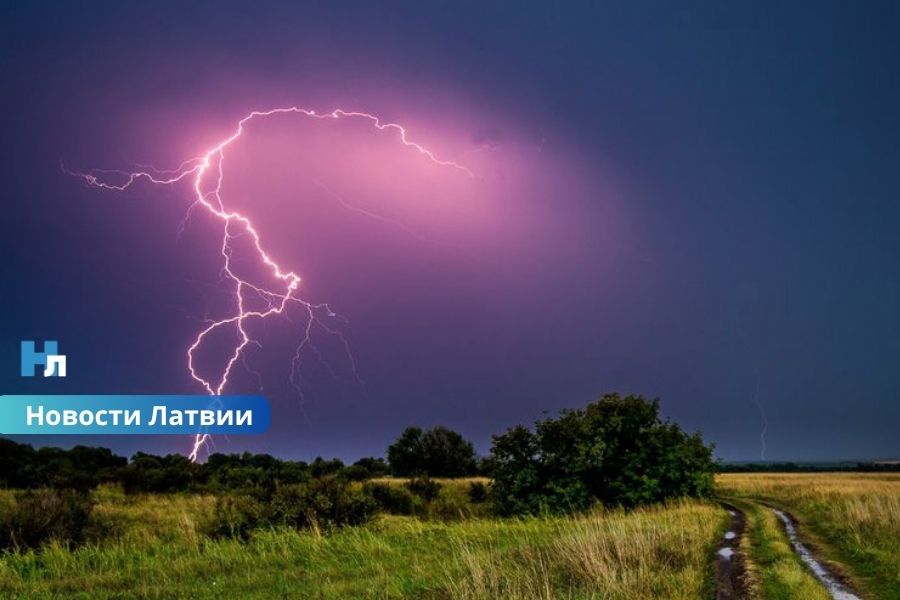 Погода резко изменится: с воскресенья в Латвию придут похолодание, ливни и грозы.
