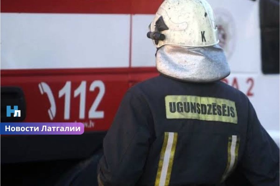 При пожаре в Латгалии погиб человек: полиция начала уголовный процесс.