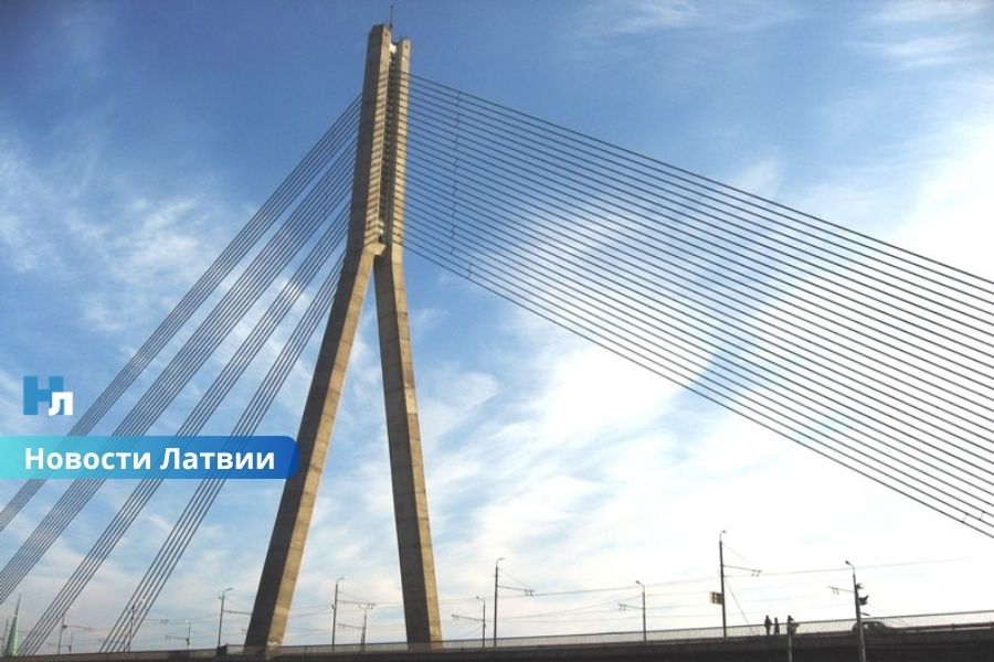Вантовый мост могут полностью закрыть для автомобилей: в Риге готовятся к масштабной реконструкции.
