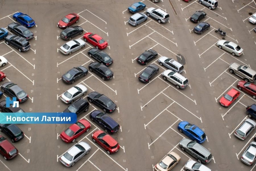 Латвия передаст Украине более 20 конфискованных автомобилей и десятки специальных компьютеров.