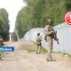 Инцидент на границе с Беларусью: агрессивная группа забросала военных бревнами, последовал предупредительный выстрел.