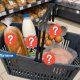 НДС снизили — цены тоже? Крупнейшие магазины Латвии раскрыли, какие продукты уже подешевели и стали ли жители покупать больше.