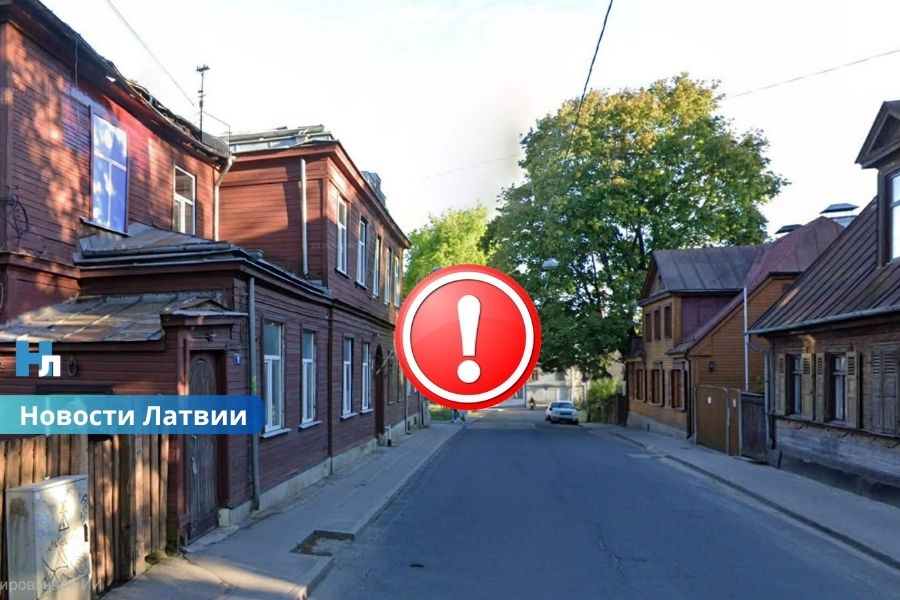 В центре Риги срочно перекрыли улицу: жилому району угрожает обрушение аварийного здания.
