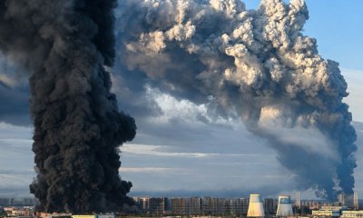 Москва, Подмосковье и Ростовская область подверглись массированной атаке беспилотников в ночь на 16 августа. Российские власти сообщили о сотнях уничтоженных БПЛА, пожарах на складах, разрушениях, погибших и пострадавших. SEO-ключевые слова: атака БПЛА на Москву, беспилотники в Подмосковье, дроны над Москвой, пожар на складе Wildberries, атака на Домодедово, ПВО России, атака на Ростовскую область, последствия атаки беспилотников.