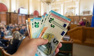 Зарплаты министров и депутатов снова могут вырасти: названы суммы на 2027 год.