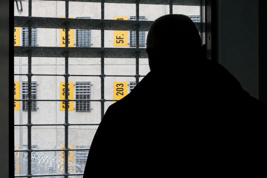 Голодовка в новой Лиепайской тюрьме: заключённые жалуются на прогулки и вентиляцию.