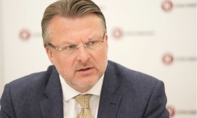 SEO-описание: Айнарс Шлесерс заявил о слабом влиянии Латвии в Европе и призвал оценить последствия санкций для Латгалии, портов и транзита, чтобы добиться компенсаций. Ключевые слова: Айнарс Шлесерс, Латвия на первом месте, политика Латвии, последствия санкций, компенсации для Латвии, экономика Латгалии, транзит Латвии, порты Латвии, Резекне, Даугавпилс, закрытие границы. #Латвия #Шлесерс #Латгалия #Резекне #Даугавпилс #Политика #Экономика #Санкции #Компенсации #Транзит #Порты #Европа #Граница