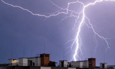 Погода в Латвии в воскресенье: местами сильные ливни и грозы, на побережье порывы ветра до 19 м/с. В Риге дождь, прояснения и до +18 градусов.