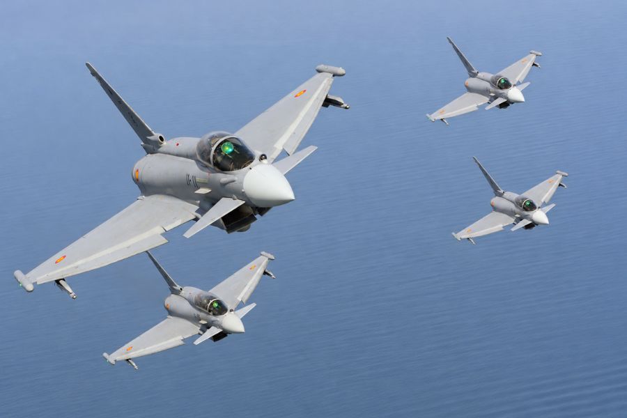 Четыре Eurofighter прибыли в Латвию: как усилят защиту неба на время выборов.